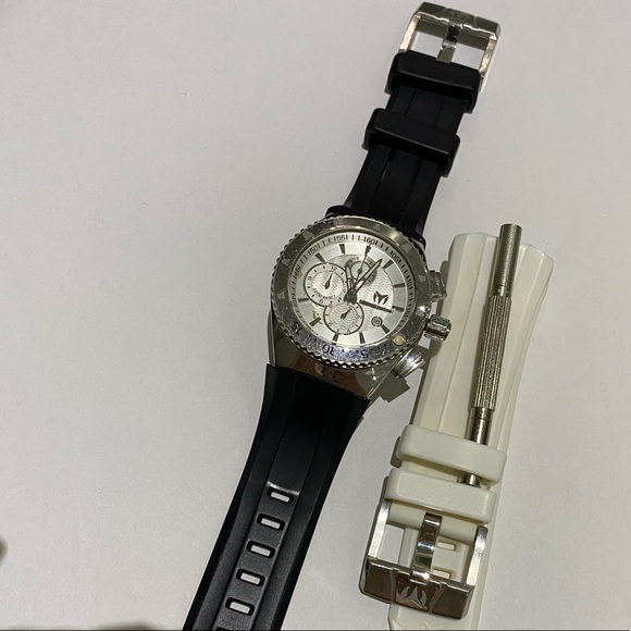 AUTHENTIC TECHNOMARINE SILICONE STRAP WATCH - Picture 2 of 5